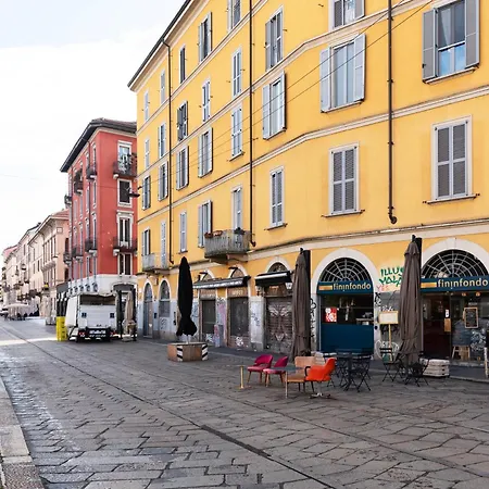 Youhosty - Navigli View