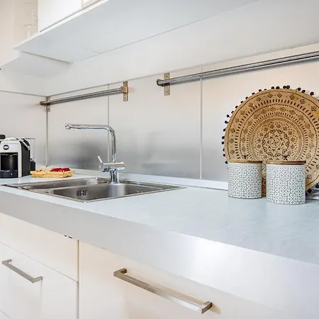 Unconventional Near Linate - Supreme Meme Loft Apartament *