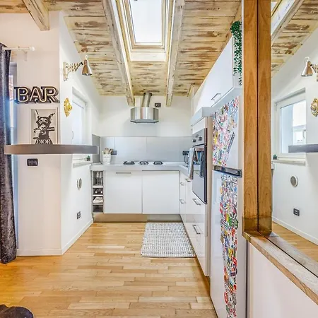 Unconventional Near Linate - Supreme Meme Loft Apartment