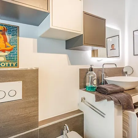 Unconventional Near Linate - Supreme Meme Loft Apartament