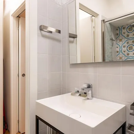 Quiet Two-room A Few Steps From Mm Ptvenezia 公寓 米兰