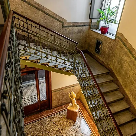Apartment Luxury, Modern & Charming Near Station Mailand