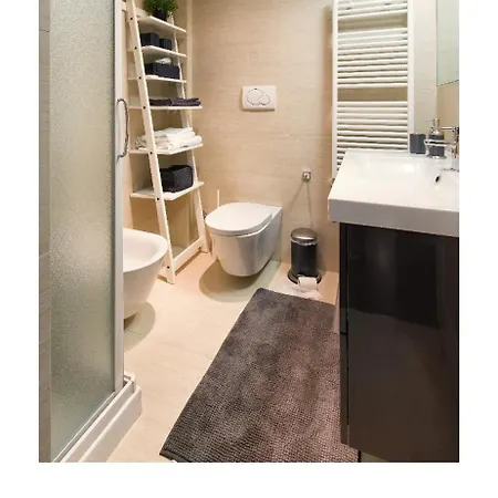 Delightful Two-room In Brera Apartament