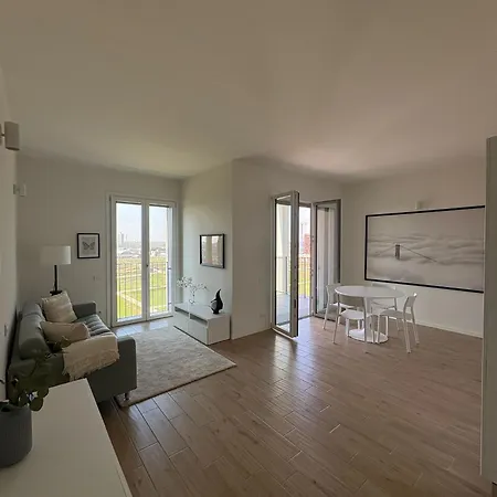 Panorama - Luminous With Private Garage * ميلان