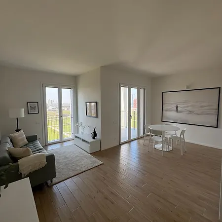 Panorama - Luminous With Private Garage ميلان