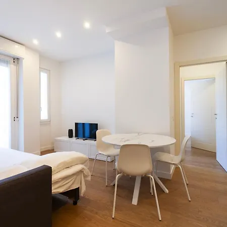 Youhosty - Gioia Tower View Apartment