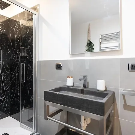 Design I Steps From Fair & Metro Апартаменты Милан