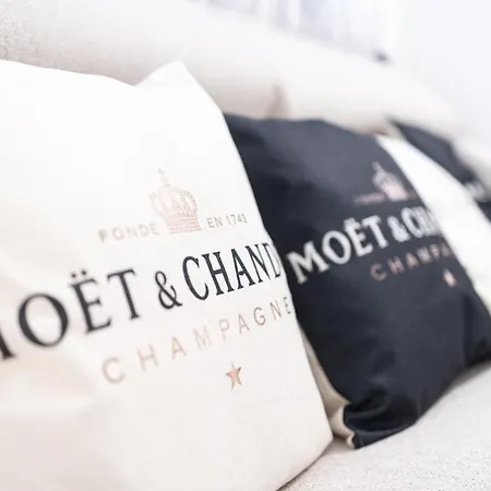 Design I Steps From Fair & Metro 아파트