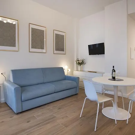 Daire Laru - 8 Minutes From The Duomo Milano