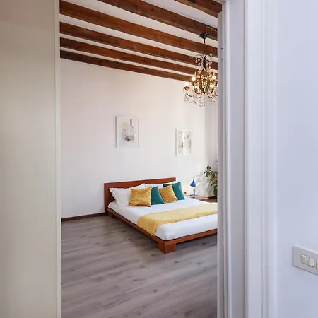 Apartment Free Parking - The Storyteller's Sanctuary - 5th Floor - No Elevator