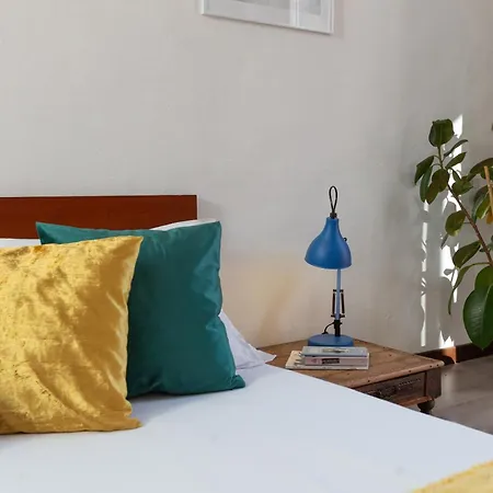 Apartment Free Parking - The Storyteller's Sanctuary - 5th Floor - No Elevator *