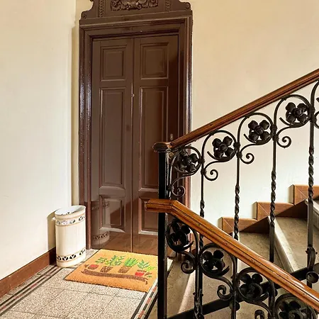 Free Parking - The Storyteller's Sanctuary - 5th Floor - No Elevator