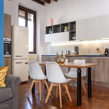 Apartment Free Parking - The Storyteller's Sanctuary - 5th Floor - No Elevator Mailand