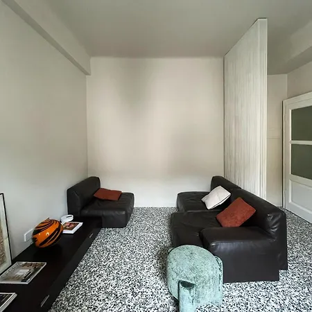 Newly Renovated Two-room *