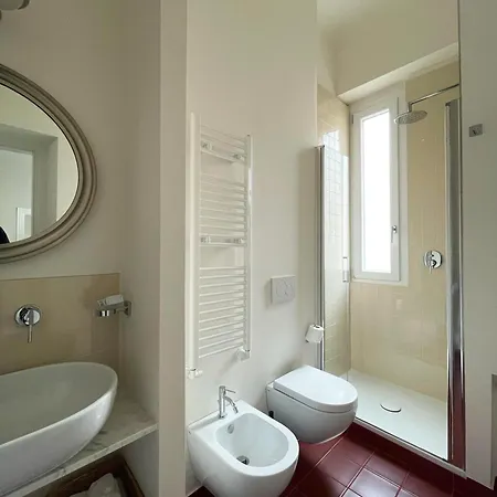 Newly Renovated Two-room