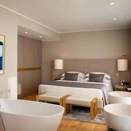 Luxurious In * ميلان