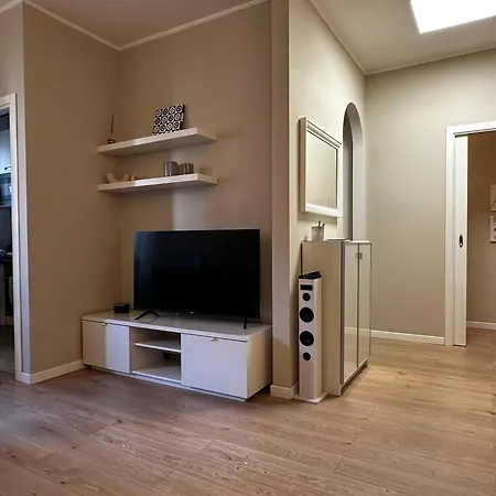 Solari Apartment, Fashion Street