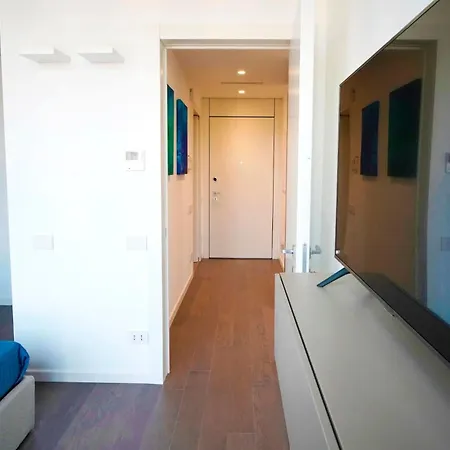 San Babila Tower With Panoramic Terrace Overlooking Duomo By Rentopolis * Milão