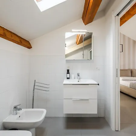 Apartament - Spazioso Vicino Metro Mediolan