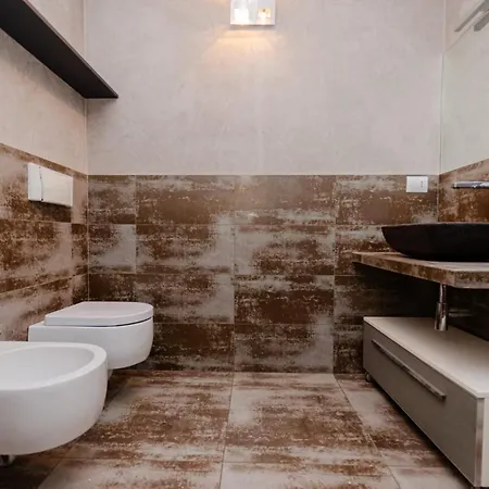 Lejlighed Luxury 3 Fiat, Ariberto Home, Tra Centro Storico Di E Navigli, Con Spaziosa Jacuzzi *