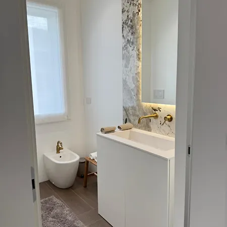 White House Con Posti Auto Apartament Mediolan