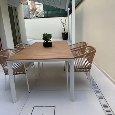 White House Con Posti Auto Mediolan