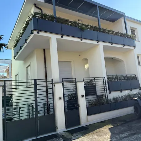 White House Con Posti Auto * 밀라노