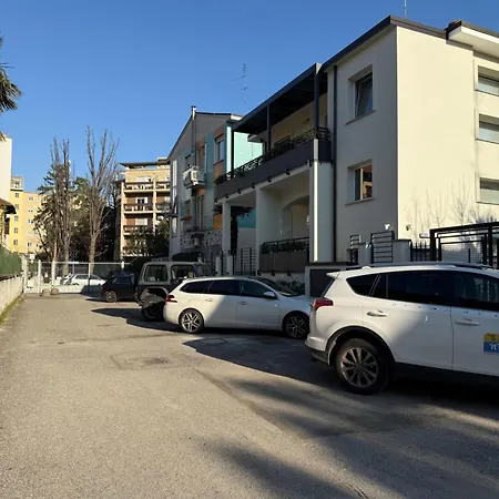 아파트 White House Con Posti Auto