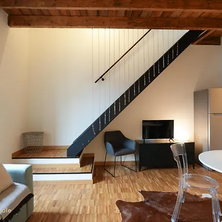 Centrale, Bilocale Su Due Livelli * Milan