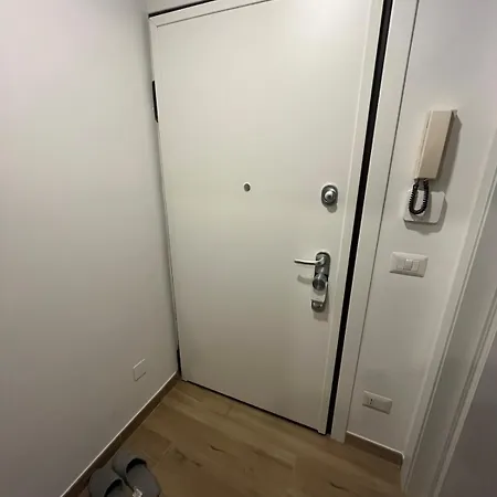 Loreto 15 Mins From Duomo - M1 Rovereto Lägenhet Milano