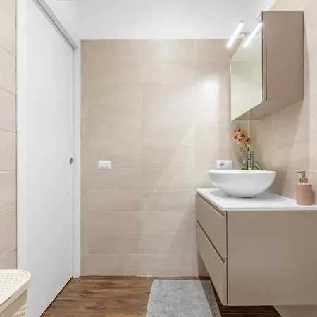 Corsica Comfort Suites-10 Min To Linate Airport Apartmán *