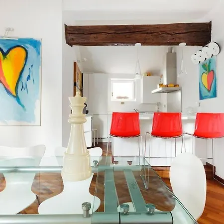 דירה Walking To The Duomo From A Luxury Penthouse מילאנו