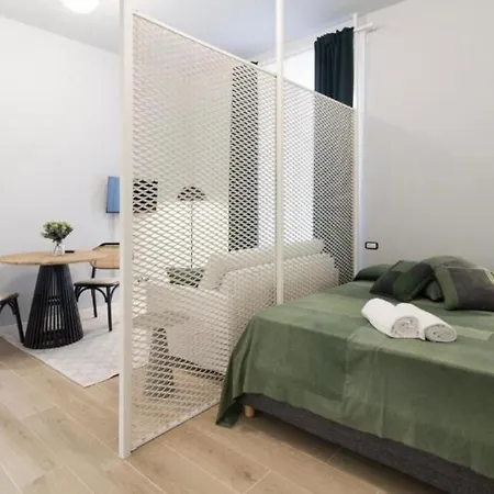 Art Combo In Porta Venezia Apartment