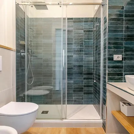 Design And Comfort In Isola In The Heart Of Milán