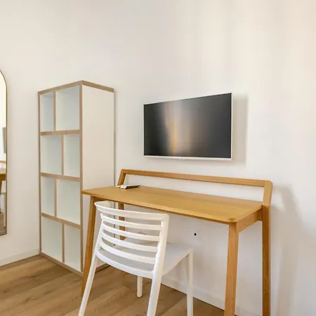Design And Comfort In Isola In The Heart Of Apartment