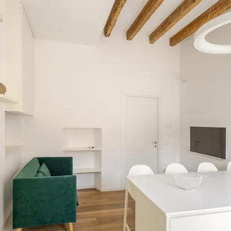 Design And Comfort In Isola In The Heart Of * Milán