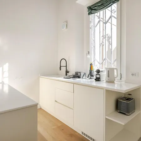 Design And Comfort In Isola In The Heart Of Milán
