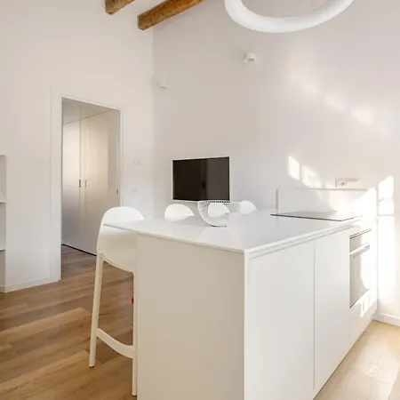 Design And Comfort In Isola In The Heart Of Milán
