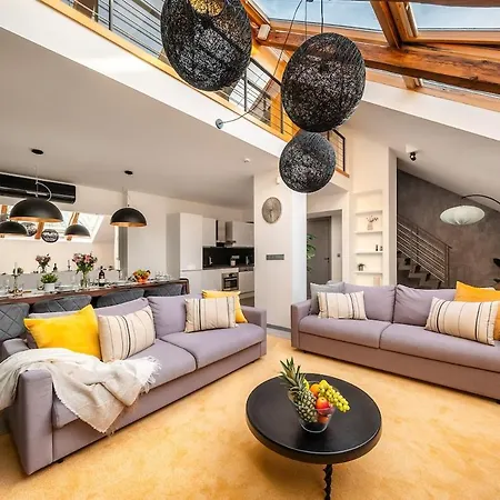 Near Duomo 4bedrooms Apartament *