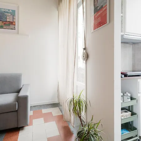 Garibaldi - Isola - Luminoso Bilocale Con Balcone Апартаменты *