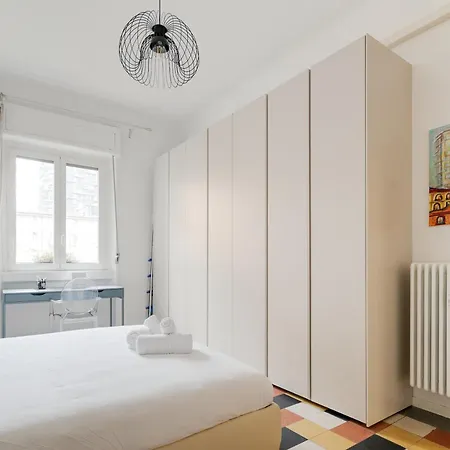 Garibaldi - Isola - Luminoso Bilocale Con Balcone Милан