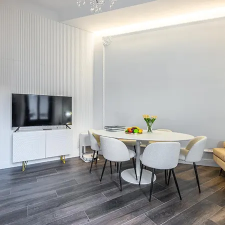 Station, Luxury & Modern With Comfort! Lejlighed *