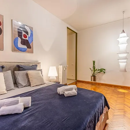 Apartman Luxury Design With Prestigious Artworks