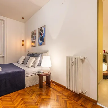 Luxury Design With Prestigious Artworks Milánó