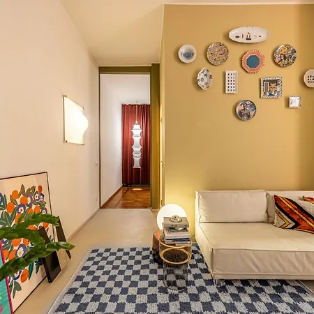 Luxury Design With Prestigious Artworks * Milánó