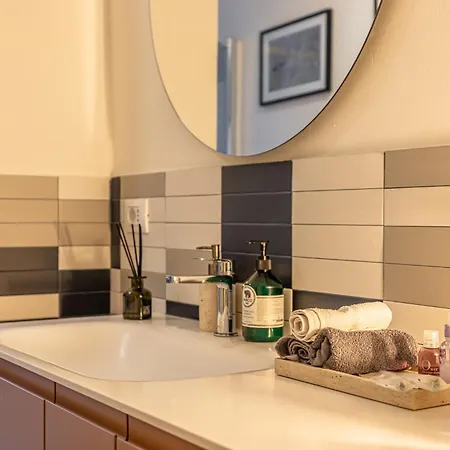 Apartment Luxury Design With Prestigious Artworks