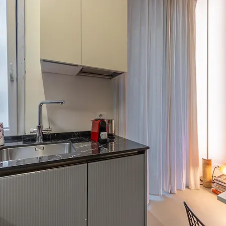Luxury Design With Prestigious Artworks *