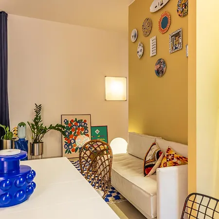 Luxury Design With Prestigious Artworks Milánó