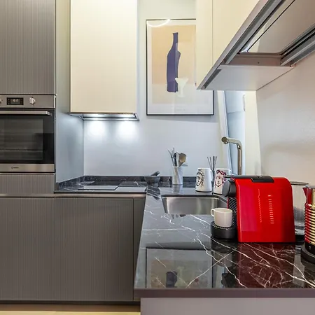 Apartman Luxury Design With Prestigious Artworks