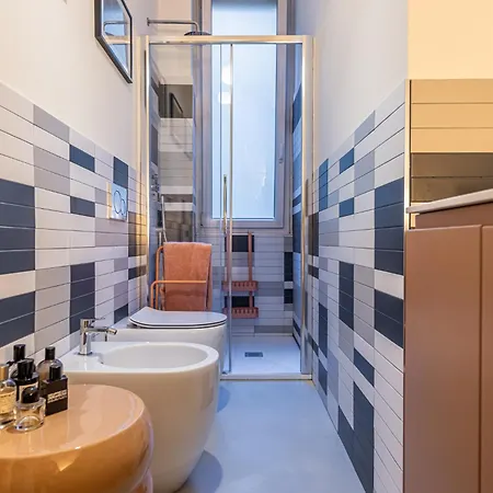 Luxury Design With Prestigious Artworks Apartment *
